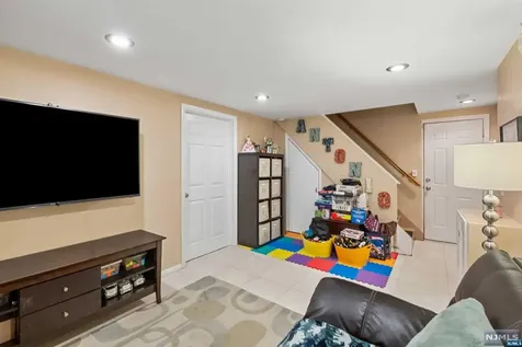 8 Phyllis Road West Orange NJ 07052