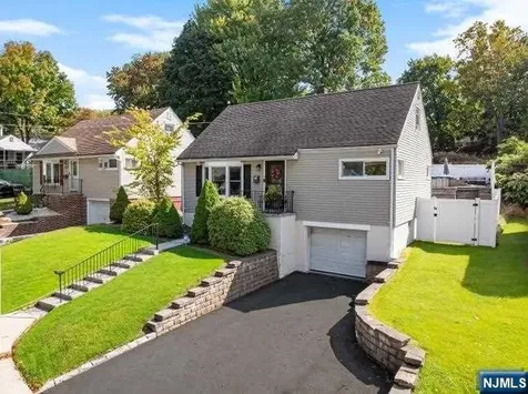 8 Phyllis Road West Orange NJ 07052