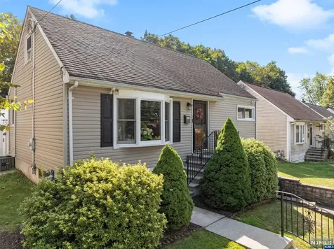 8 Phyllis Road West Orange NJ 07052