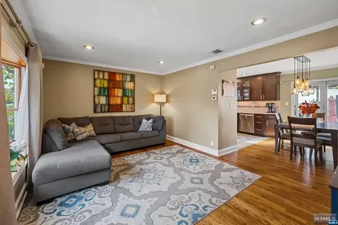 8 Phyllis Road West Orange NJ 07052