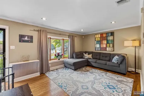 8 Phyllis Road West Orange NJ 07052