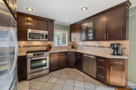 8 Phyllis Road West Orange NJ 07052