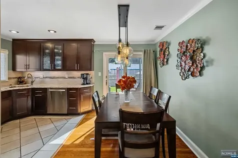 8 Phyllis Road West Orange NJ 07052