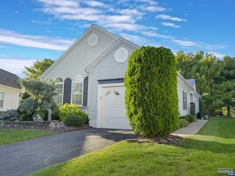 13 Gabriella Circle Manchester NJ 08759