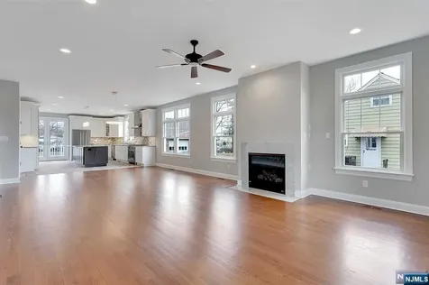 582 Green Valley Road Paramus NJ 07652