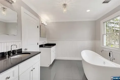 582 Green Valley Road Paramus NJ 07652