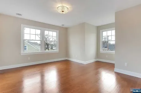 582 Green Valley Road Paramus NJ 07652
