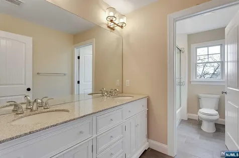 582 Green Valley Road Paramus NJ 07652