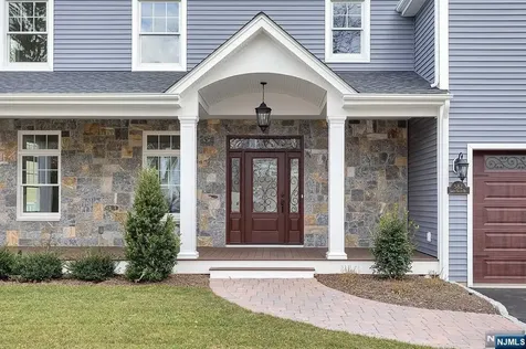 582 Green Valley Road Paramus NJ 07652