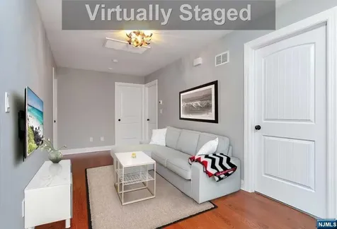 582 Green Valley Road Paramus NJ 07652