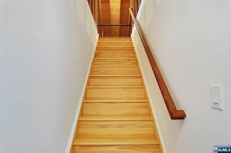 582 Green Valley Road Paramus NJ 07652