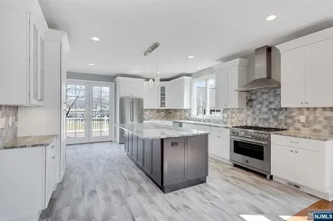 582 Green Valley Road Paramus NJ 07652