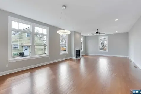 582 Green Valley Road Paramus NJ 07652