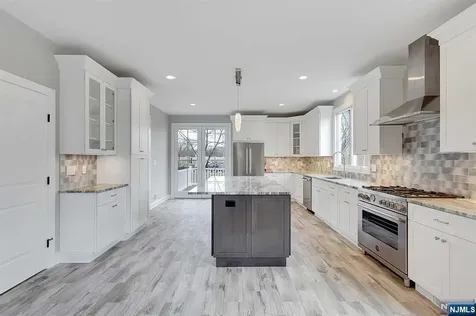 582 Green Valley Road Paramus NJ 07652