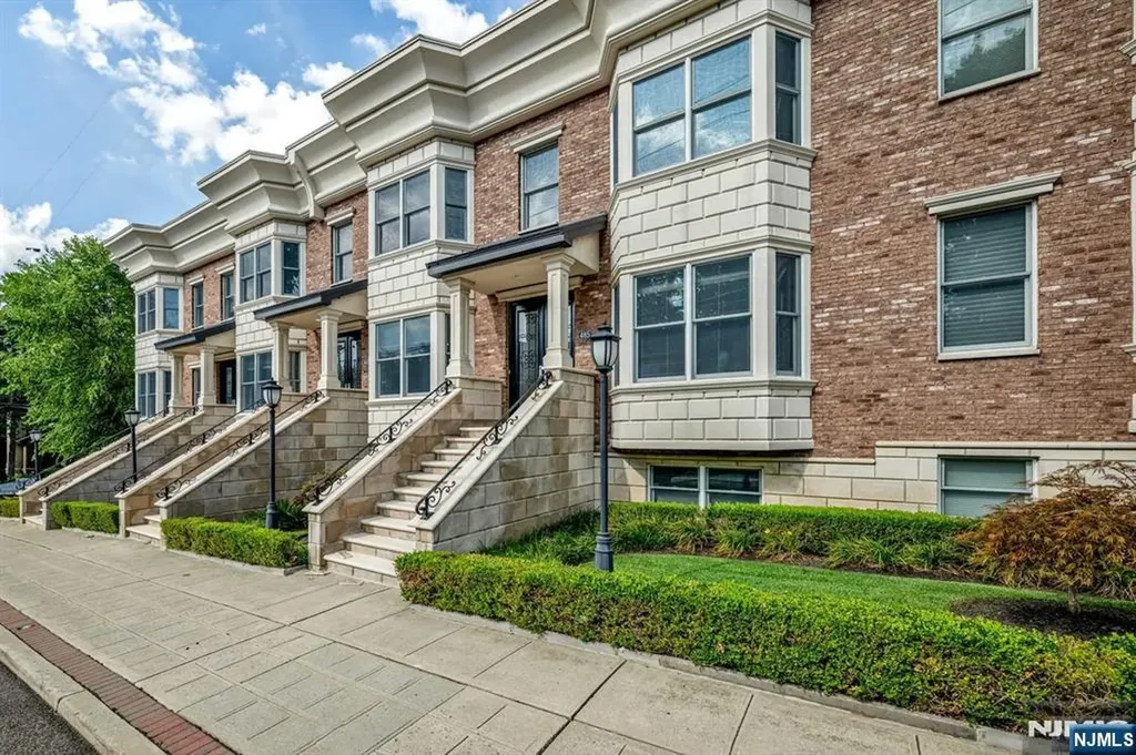 2170 Ellery Avenue Fort Lee NJ 07024