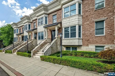 2170 Ellery Avenue Fort Lee NJ 07024