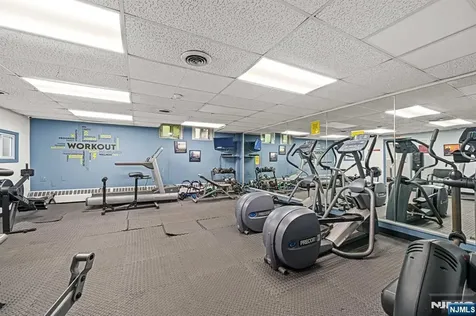 39 E 39th Street Paterson NJ 07514