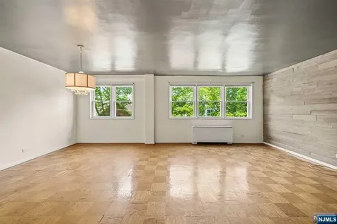 39 E 39th Street Paterson NJ 07514