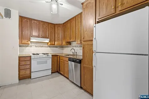 39 E 39th Street Paterson NJ 07514