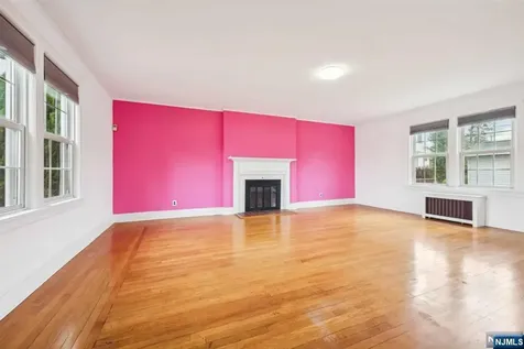 29 13th Avenue Elmwood Park NJ 07407