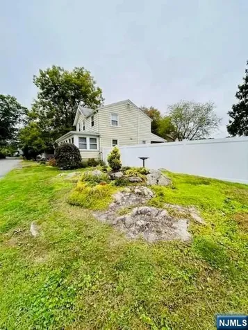 17 Locust Street Wanaque NJ 07420