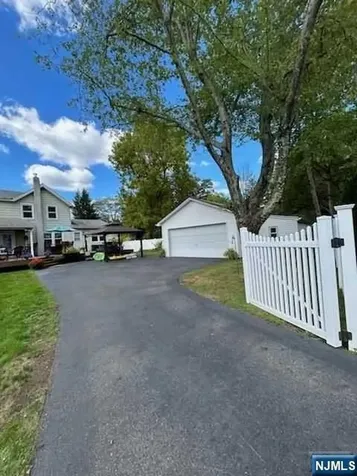 17 Locust Street Wanaque NJ 07420