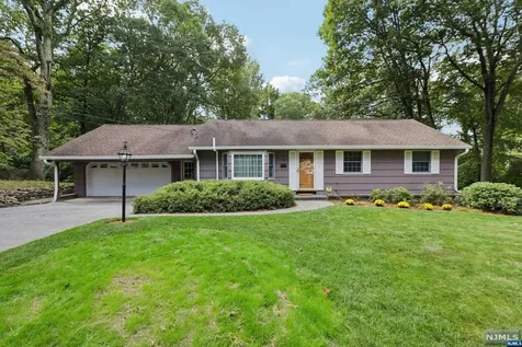 138 Dogwood Drive Oakland NJ 07436