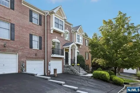 22 Summer Hill Road Wayne NJ 07470