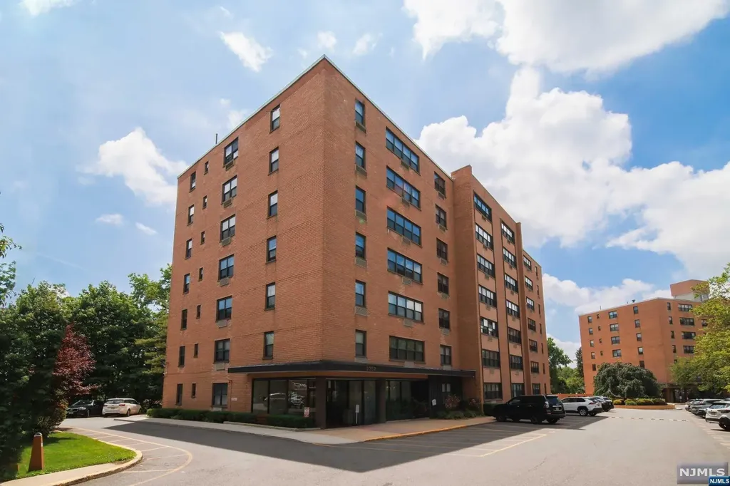 2352 Linwood Avenue Fort Lee NJ 07024