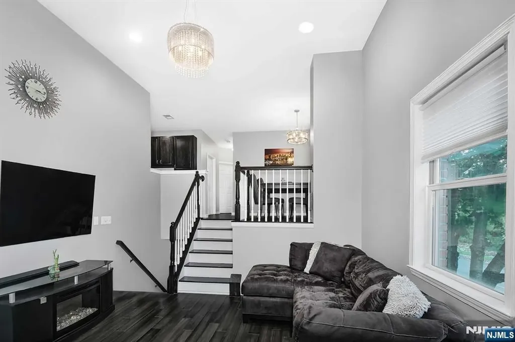 367 Oswego Court West New York NJ 07093
