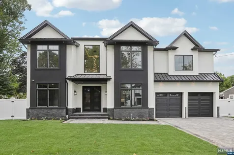 184 Cleenput Terrace Paramus NJ 07652