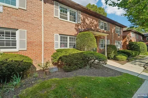 34 Lakeside Drive Millburn NJ 07041
