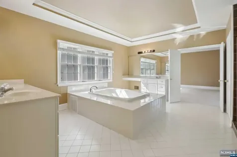 1 Ridgeline Drive Washington Township NJ 07853