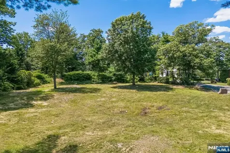 28 Geraldine Court Englewood Cliffs NJ 07632