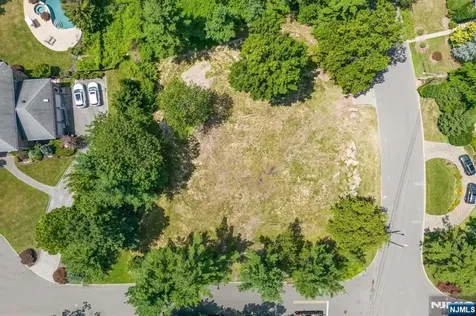 28 Geraldine Court Englewood Cliffs NJ 07632