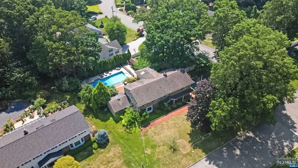 53 Hampshire Road Twp Of Washington NJ 07676