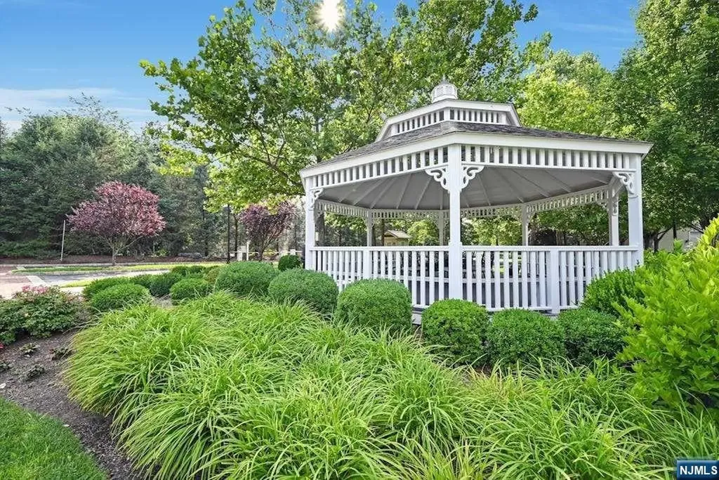 1104 The Plaza Tenafly NJ 07670