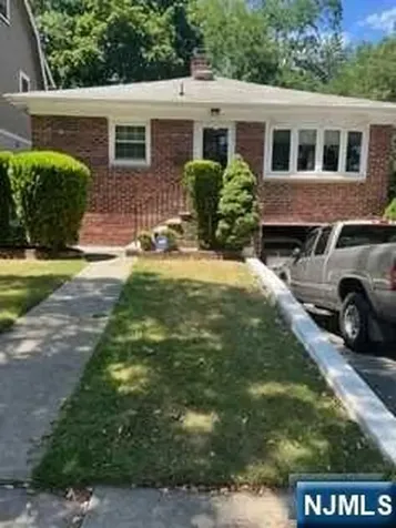 33 Crescent Road East Orange NJ 07017