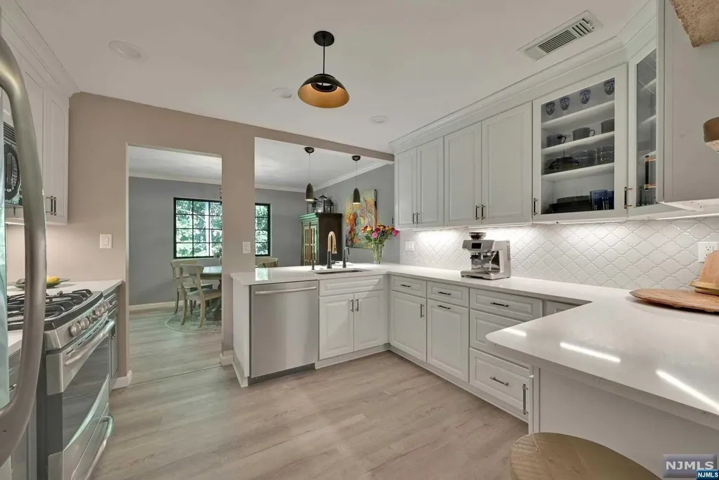 2716 Hemingway Lane Mahwah NJ 07430