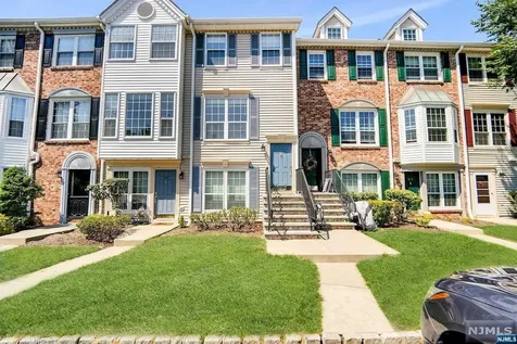806 Sassafras Court Mahwah NJ 07430