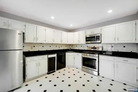806 Sassafras Court Mahwah NJ 07430