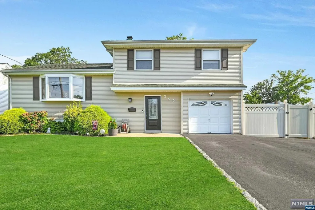 250 Cambridge Avenue Saddle Brook NJ 07663