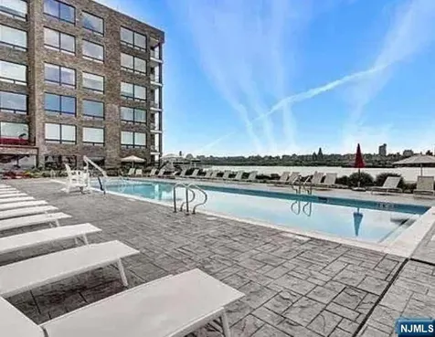 9 Somerset Lane Edgewater NJ 07020