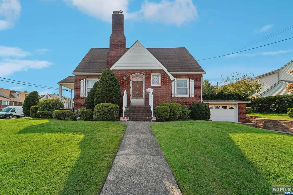 34 Ray Street Elmwood Park NJ 07407