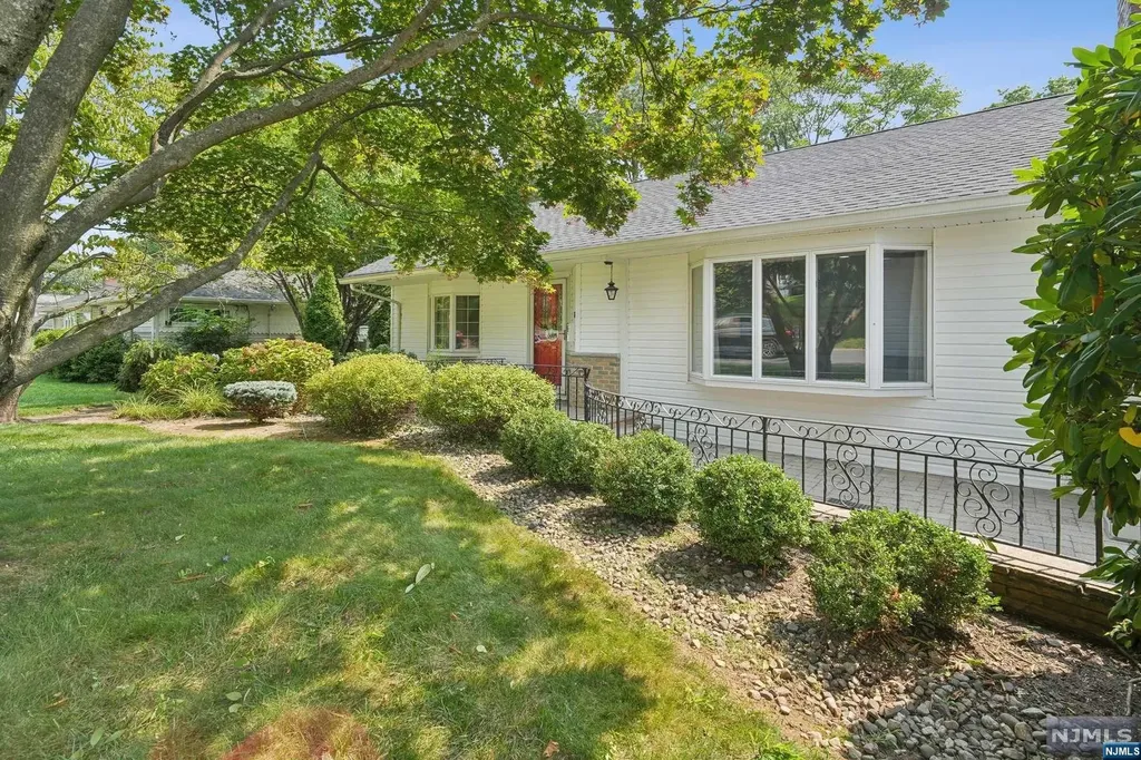 76 Elliot Court Oradell NJ 07649