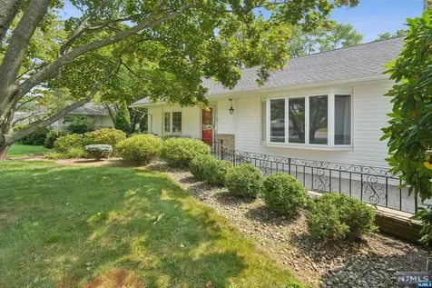 76 Elliot Court Oradell NJ 07649