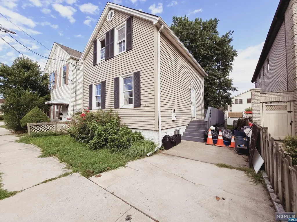 716 1st Street Secaucus NJ 07094