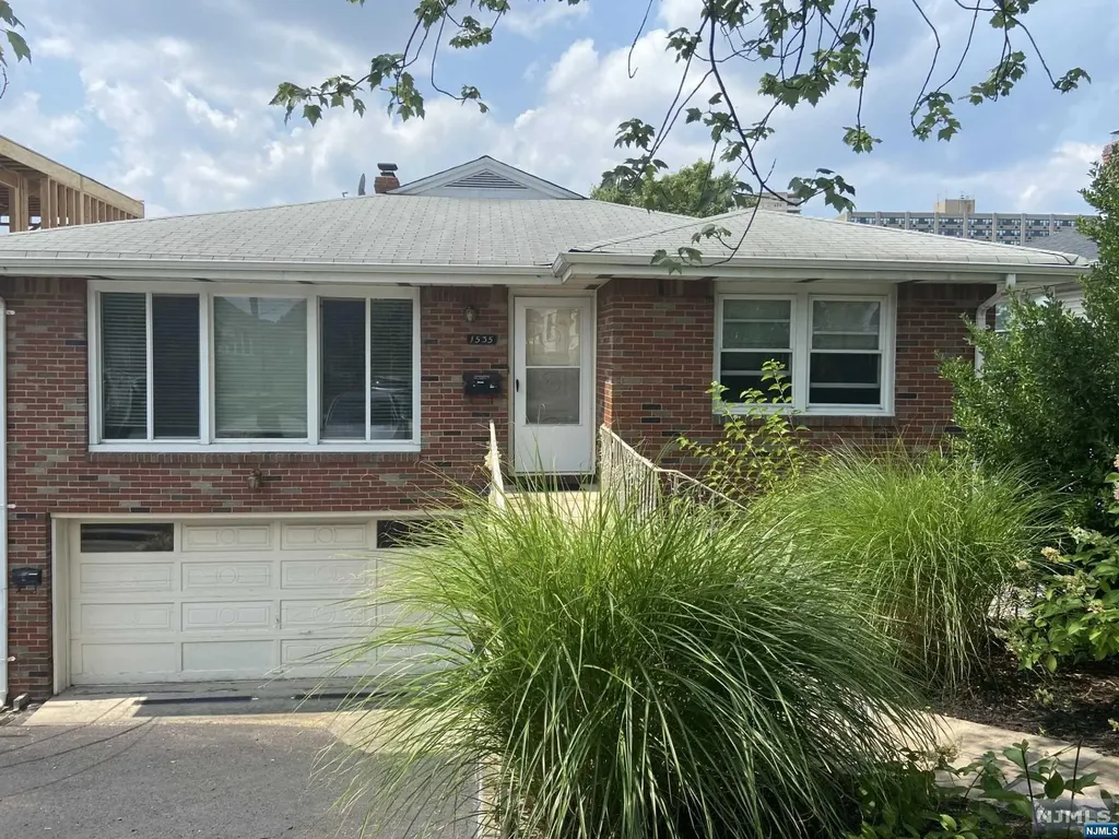 1535 11th Street Fort Lee NJ 07024