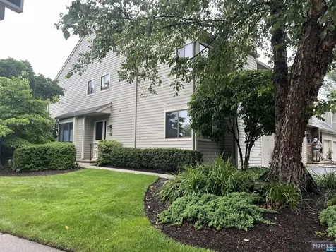 54 Spruce Run Ramsey NJ 07446