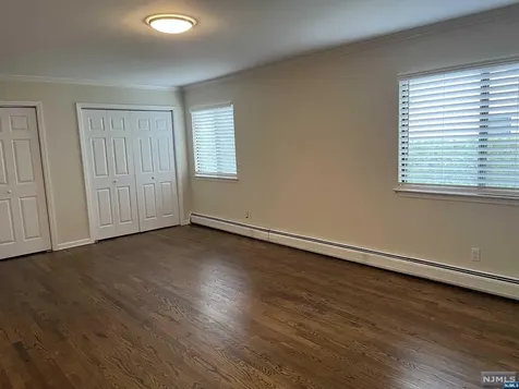 54 Spruce Run Ramsey NJ 07446